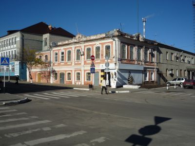 Дом жилой с магазинами