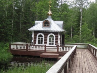 Деревянная часовня у истока р. Волги