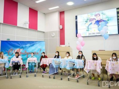В Якутске выписали 17 новорожденных детей, появившихся на свет в День семьи, любви и верности
