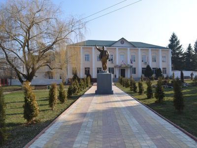 Памятник В.И.Ленину