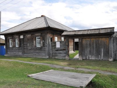 Дом, в котором в июне 1899 г. жил соратник В.И.Ленина по Петербургскому союзу борьбы за освобождение рабочего класса А.А.Ванеев, находясь в ссылке