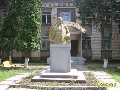 Памятник В.И. Ленину