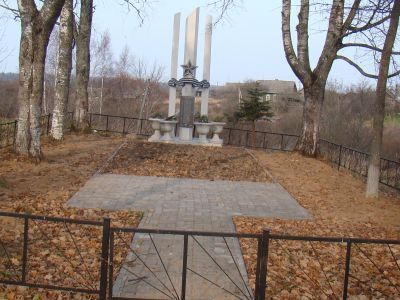 Братская могила воинов Советской Армии, погибших в 1944 г.