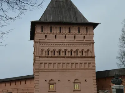 Входная башня (Святые ворота)