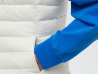 Утепленный жилет приталенного силуэта