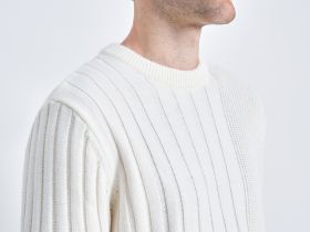 Джемпер с округлым вырезом прямого силуэта