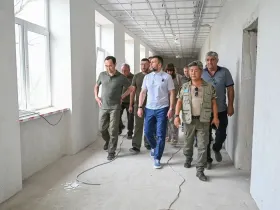 Глава Якутии проверил восстановительные работы в Докучаевске ДНР