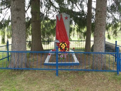 Братская могила воинов Советской Армии, погибших в 1944 г.
