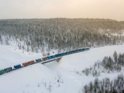 Из Москвы с железнодорожной станции Столбовая в Якутию отправился первый зимний контейнерный поезд