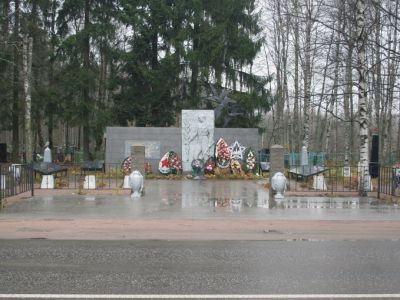 Братское кладбище советских воинов, погибших в 1941-44 гг.