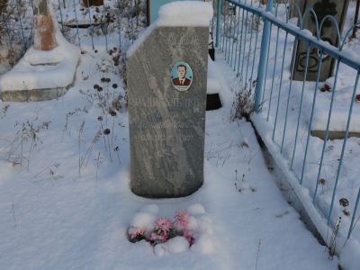 Могила полного кавалера ордена Славы П.К.Радикальцева (1912-1977 гг.)