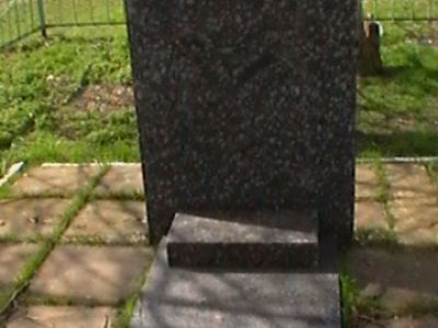 Братская могила советских воинов и мирных жителей – жертв фашистского террора