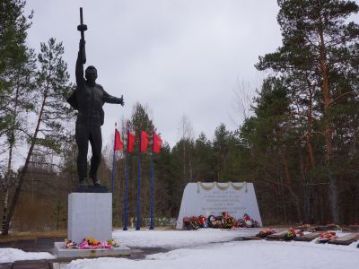 Мемориальный комплекс, сооруженный на рубеже обороны советских войск в период боев за г. Тихвин в 1941 г.