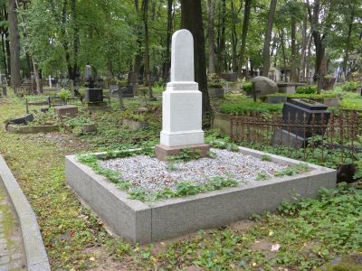 Могила Пекарского Э.К. (1858-1934), лингвиста, этнографа