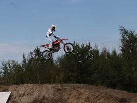 В Кысыл-Сыре прошли соревнования по мотокроссу