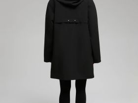 Плащ из мембранной ткани с водоотталкивающей пропиткой