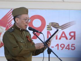 «Поём двором». В Якутске поздравили ветерана Великой Отечественной войны Петра Яковлева