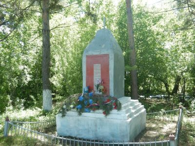 Памятник комсомольцам-односельчанам, погибшим в годы Великой Отечественной войны