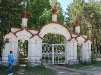 Ограда с воротами
