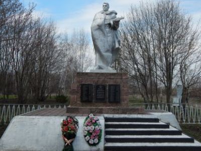 Братская могила с захоронением воинов, погибших в период Великой Отечественной войны 1941—1945 гг.