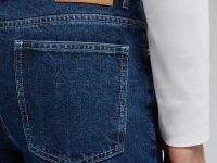 Джинсы зауженного кроя