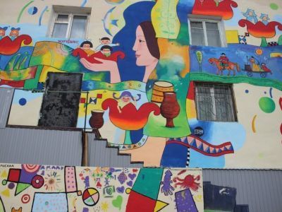 Мурал «Дорогой добра» украсил жилой дом в Якутске