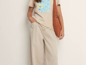 Футболка приталенного силуэта с принтом