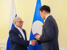 В Якутии отметили День радио и наградили работников связи