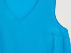 Платье миди базовое с v-образным вырезом