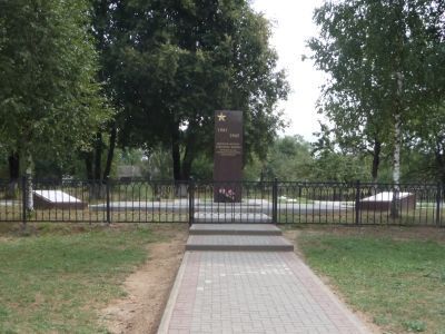 Воинское кладбище 300 советских воинов, погибших в 1943 г. в боях с немецко-фашистскими захватчиками при освобождении села