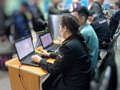 В дорогу без долгов: Судебные приставы провели акцию в аэропорту Якутска