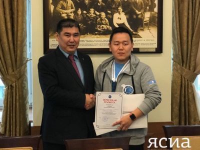 Серебряному призеру чемпионата мира WorldSkills Александру Тайшину вручили MacBook