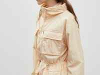 Ветровка oversize силуэта с капюшоном