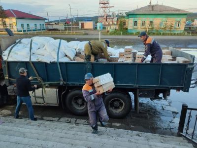 Около 30 тонн гуманитарной помощи направили пострадавшим от паводка районам Якутии