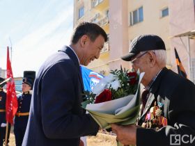 «Поём двором». В Якутске поздравили ветерана Великой Отечественной войны Кирилла Павлова