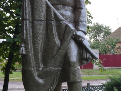 Братская могила 11 советских воинов, погибших в 1943 г. в боях с немецко-фашистскими захватчиками