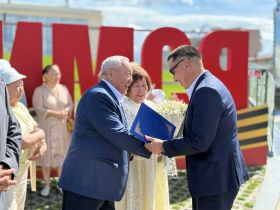 Большой семейный вальс станцевали на площади Республики в Якутске