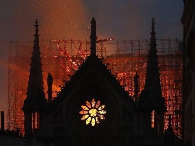 Возможной причиной пожара в Нотр-Даме назвали компьютерный сбой