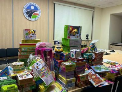 Управление автодорог Якутии передало игрушки для детей