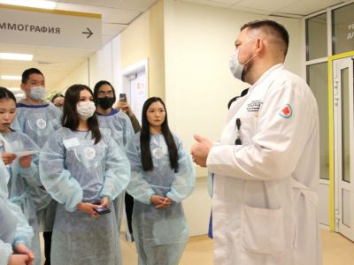 Школьники Якутии проходят профориентационный конкурс Минздрава