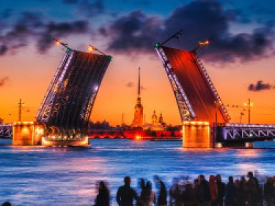 Весь Петербург за одну ночь: развод мостов с воды, реки и каналы