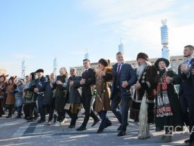Более тысячи якутян станцевали осуохай на площади Республики