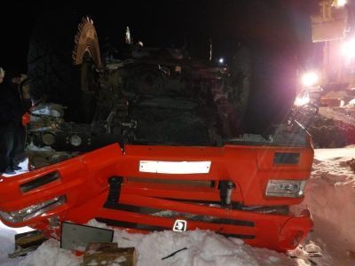 В Якутии на трассе перевернулся «КамАЗ». Пассажира насмерть прижало в кабине