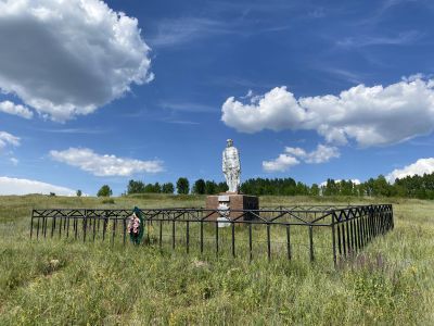 Братская могила советских воинов, погибших в годы Великой Отечественной войны