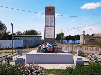 Братская могила советских воинов, погибших в период Сталинградской битвы