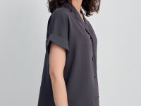 Блузка с коротким рукавом и v-образным вырезом