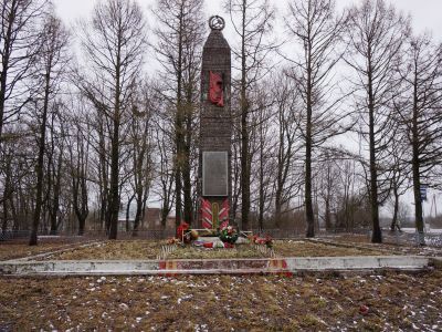 Памятник-обелиск воинам 30 Гвардейского корпуса, отличившимся в боях при ликвидации вражеской блокады Ленинграда в январе 1944 г.