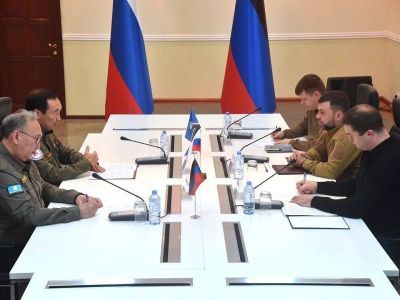 Глава Якутии встретился с врио главы ДНР Денисом Пушилиным