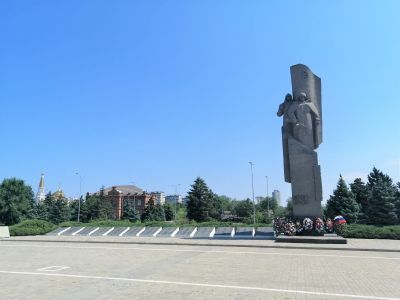 Братская могила участников гражданской войны и советских воинов, погибших в период Сталинградской битвы