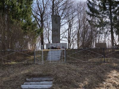 Братская могила воинов Советской Армии, погибших в 1944 г.